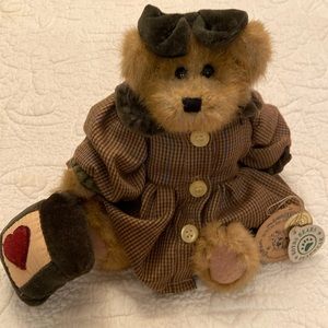 Vintage 1996 Boyd’s Bear, “Bailey Bear.”